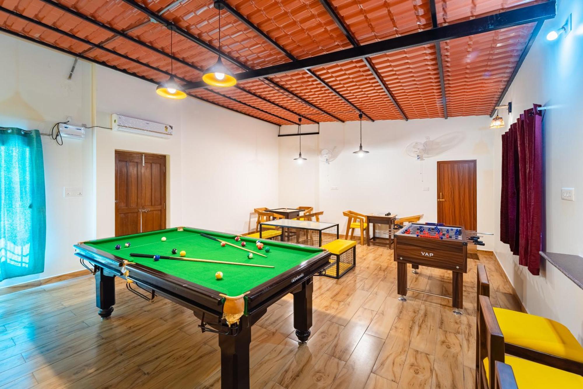 Teak Leaf Gateway Villa With Swimming Pool Indoor Games Kālapettai Exterior photo