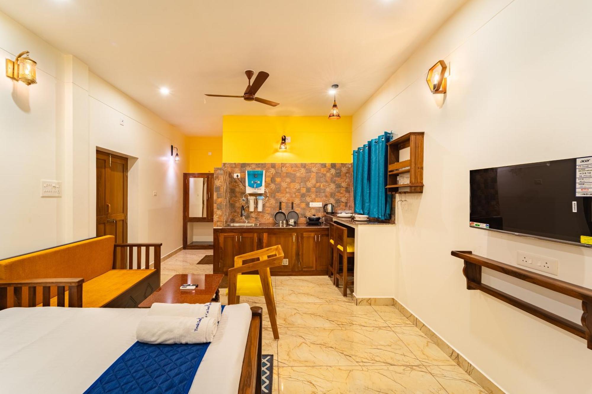 Teak Leaf Gateway Villa With Swimming Pool Indoor Games Kālapettai Exterior photo