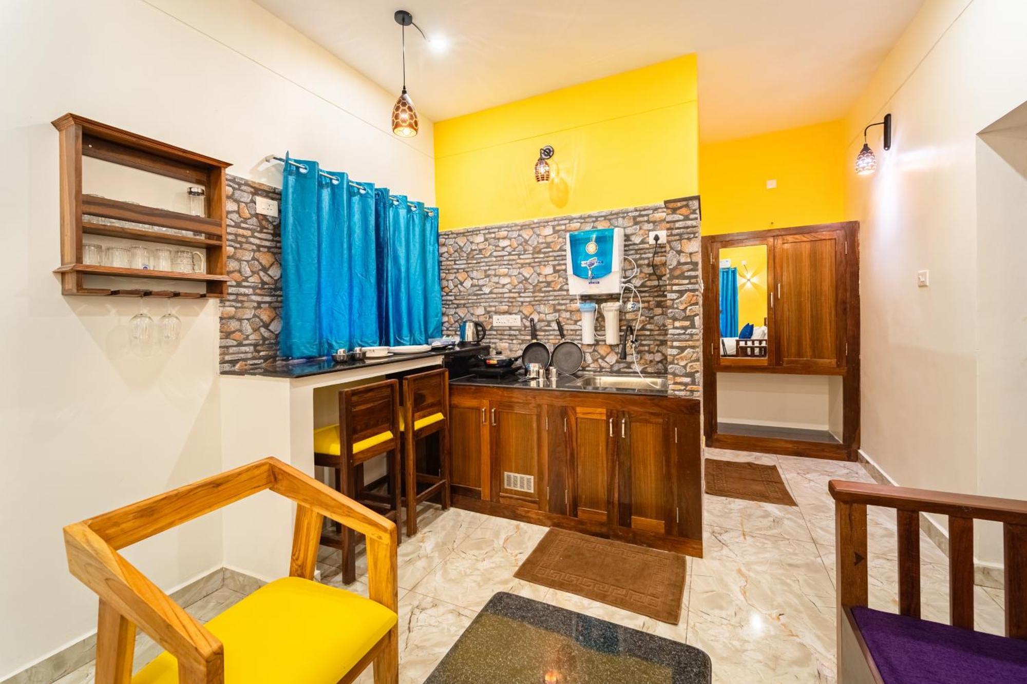 Teak Leaf Gateway Villa With Swimming Pool Indoor Games Kālapettai Exterior photo