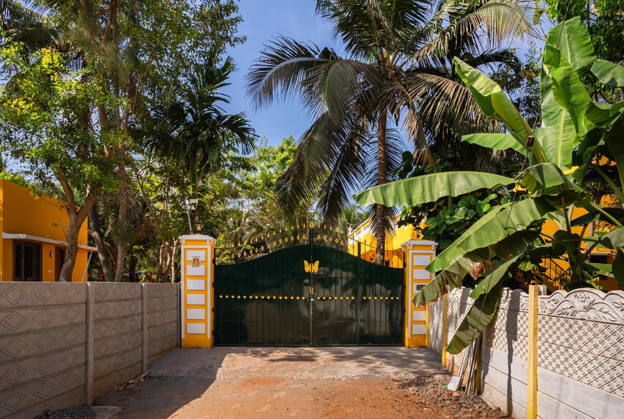 Teak Leaf Gateway Villa With Swimming Pool Indoor Games Kālapettai Exterior photo
