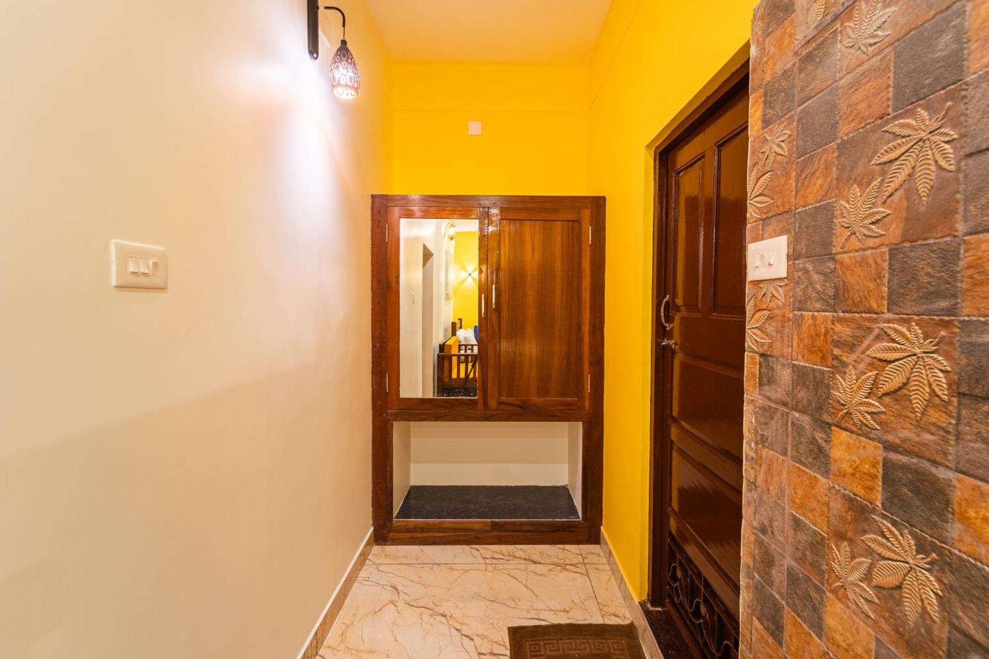Teak Leaf Gateway Villa With Swimming Pool Indoor Games Kālapettai Exterior photo