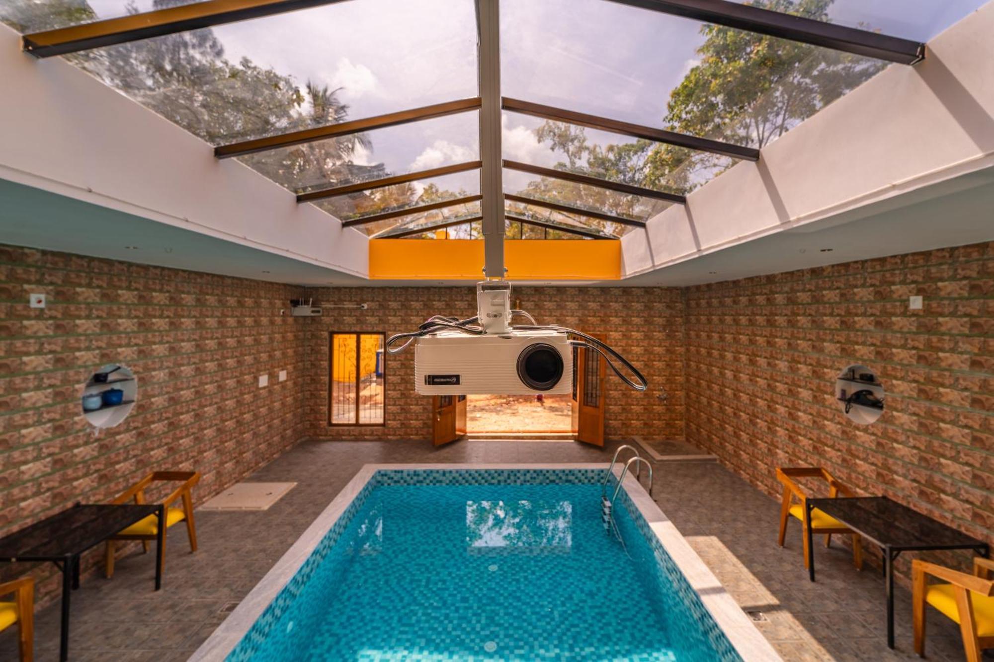 Teak Leaf Gateway Villa With Swimming Pool Indoor Games Kālapettai Exterior photo