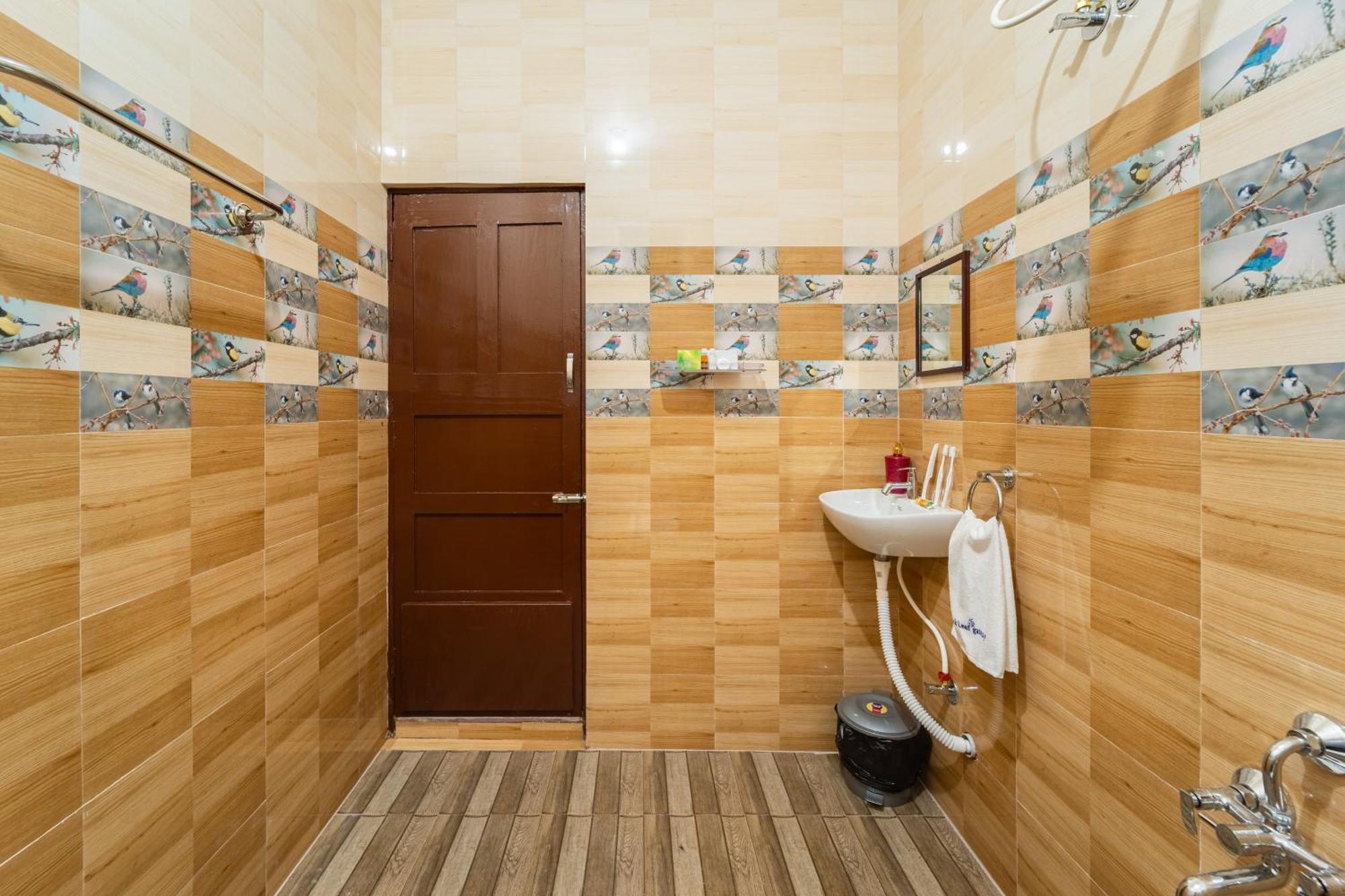 Teak Leaf Gateway Villa With Swimming Pool Indoor Games Kālapettai Exterior photo