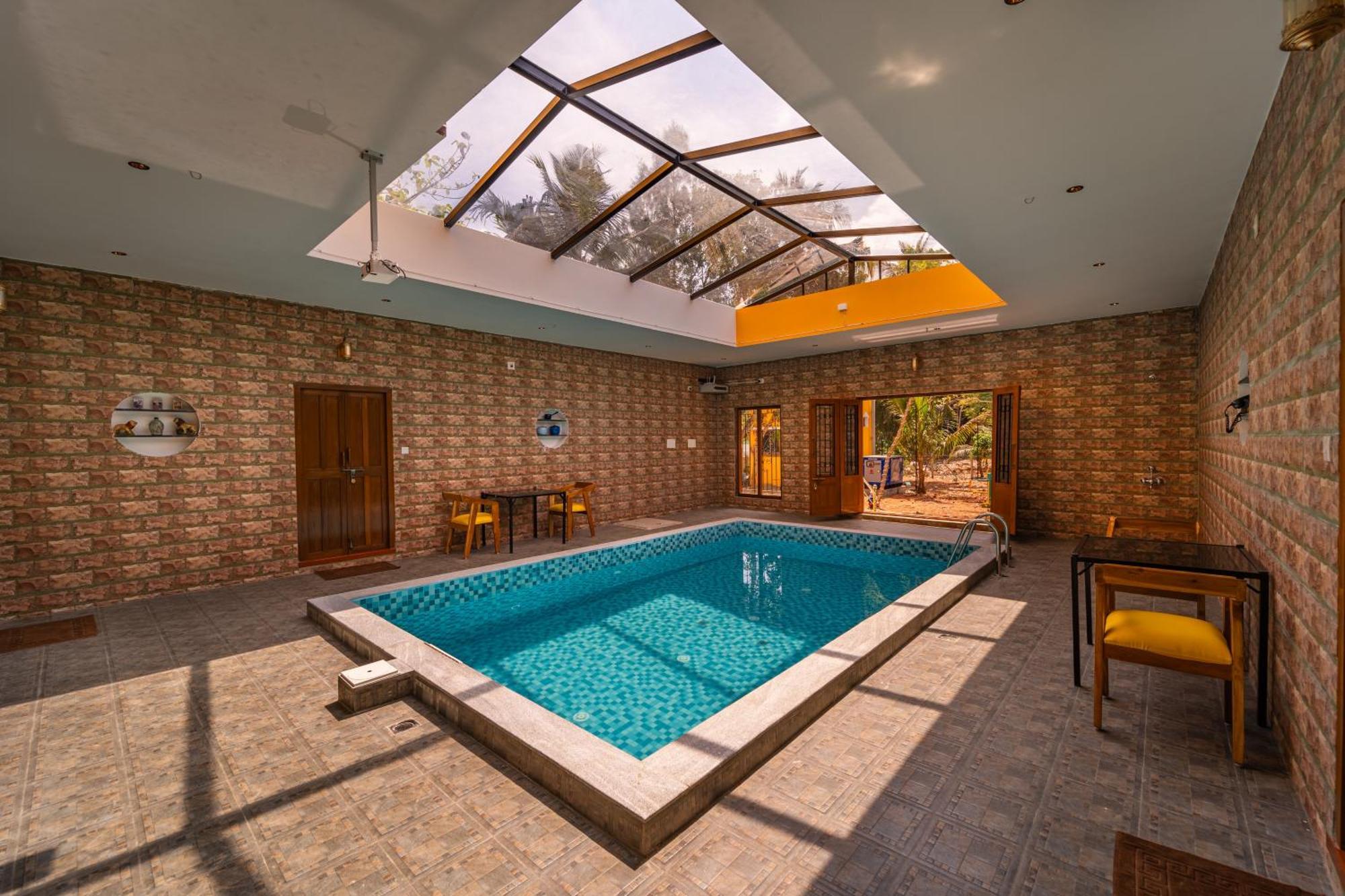 Teak Leaf Gateway Villa With Swimming Pool Indoor Games Kālapettai Exterior photo