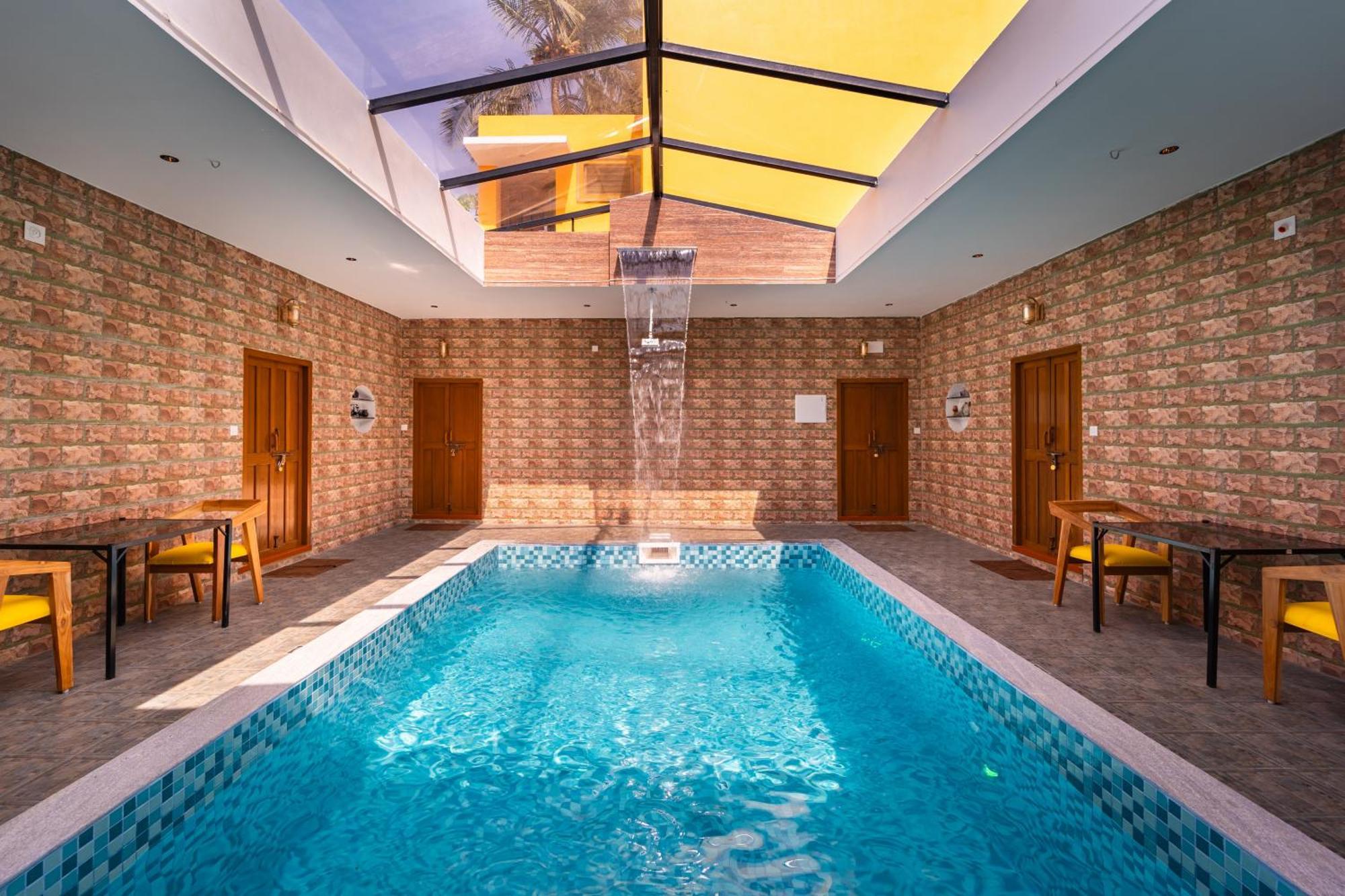 Teak Leaf Gateway Villa With Swimming Pool Indoor Games Kālapettai Exterior photo