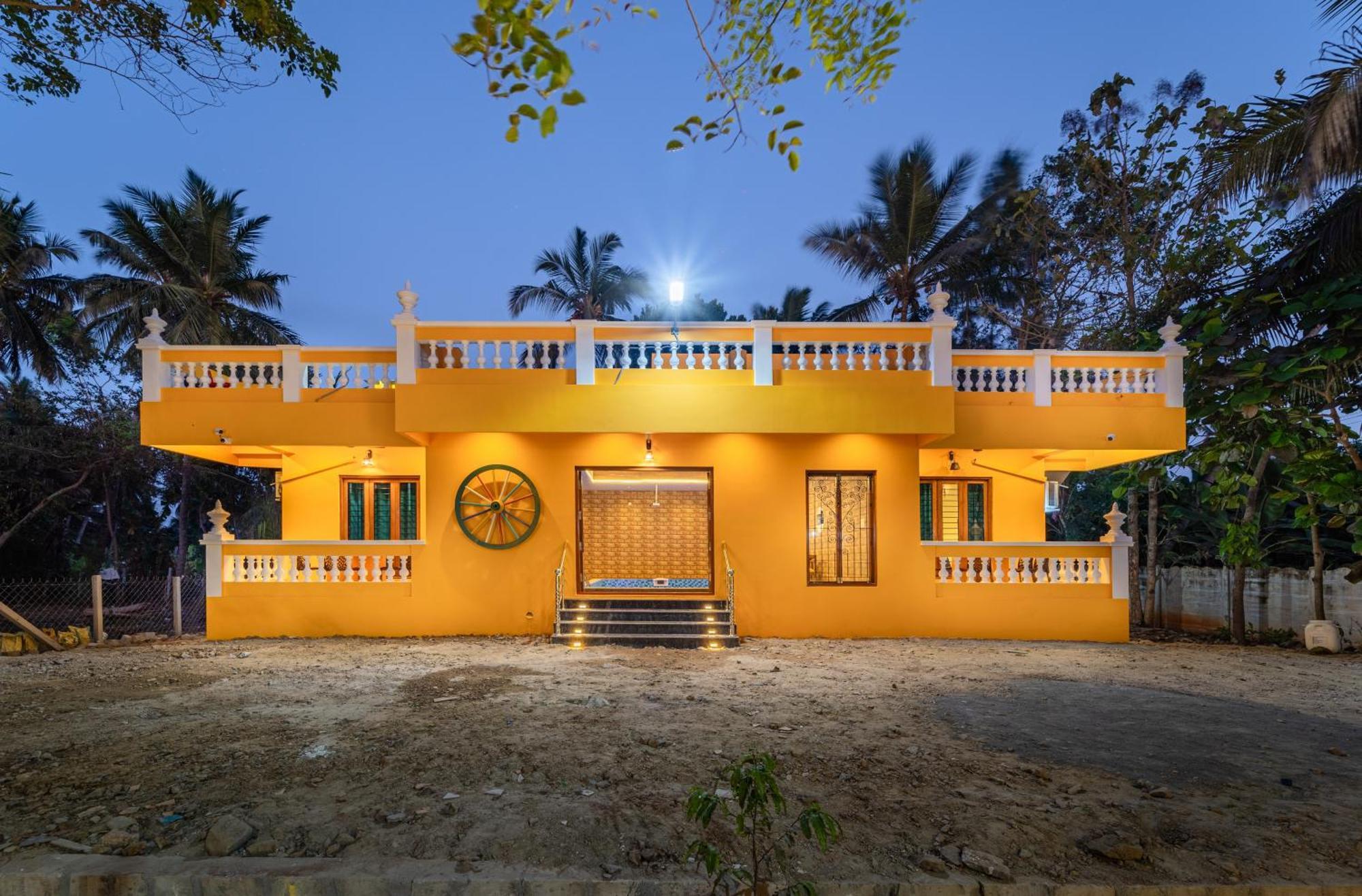 Teak Leaf Gateway Villa With Swimming Pool Indoor Games Kālapettai Exterior photo