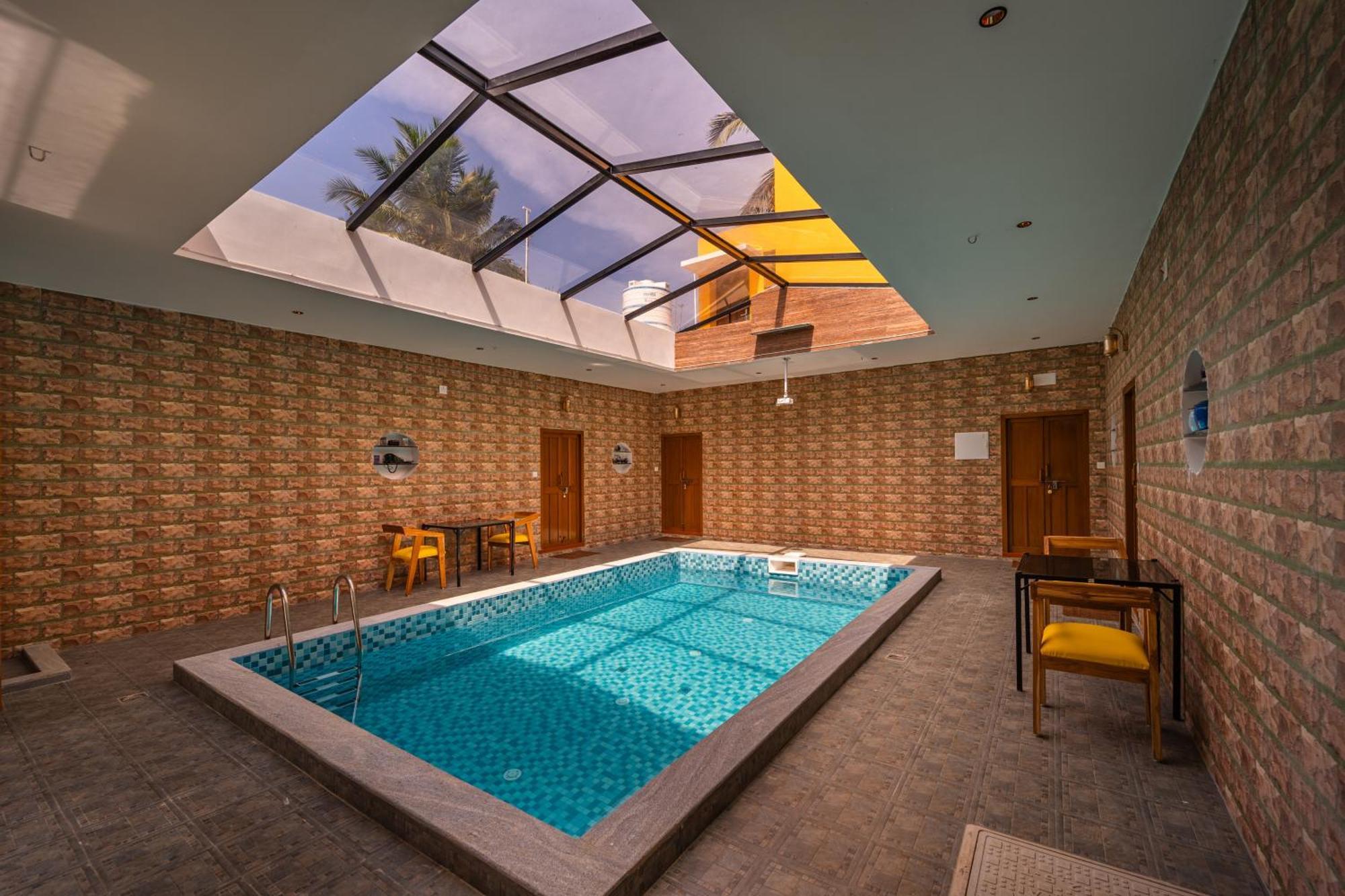 Teak Leaf Gateway Villa With Swimming Pool Indoor Games Kālapettai Exterior photo