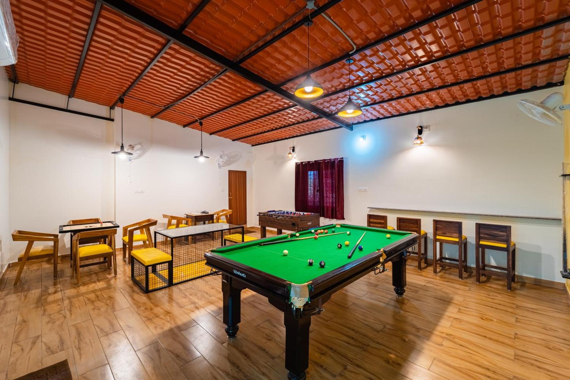 Teak Leaf Gateway Villa With Swimming Pool Indoor Games Kālapettai Exterior photo